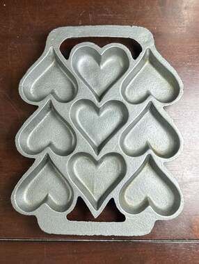 Vintage John Wright Cast Iron Heart Cookie Mold Muffin Baking Pan